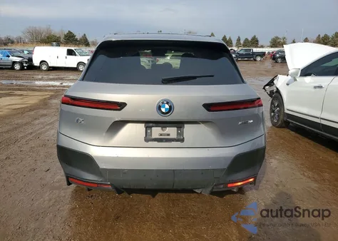 2025 BMW Ix xDrive50 z USA, uszkodzony, nr VIN WB523CF01SCU45918